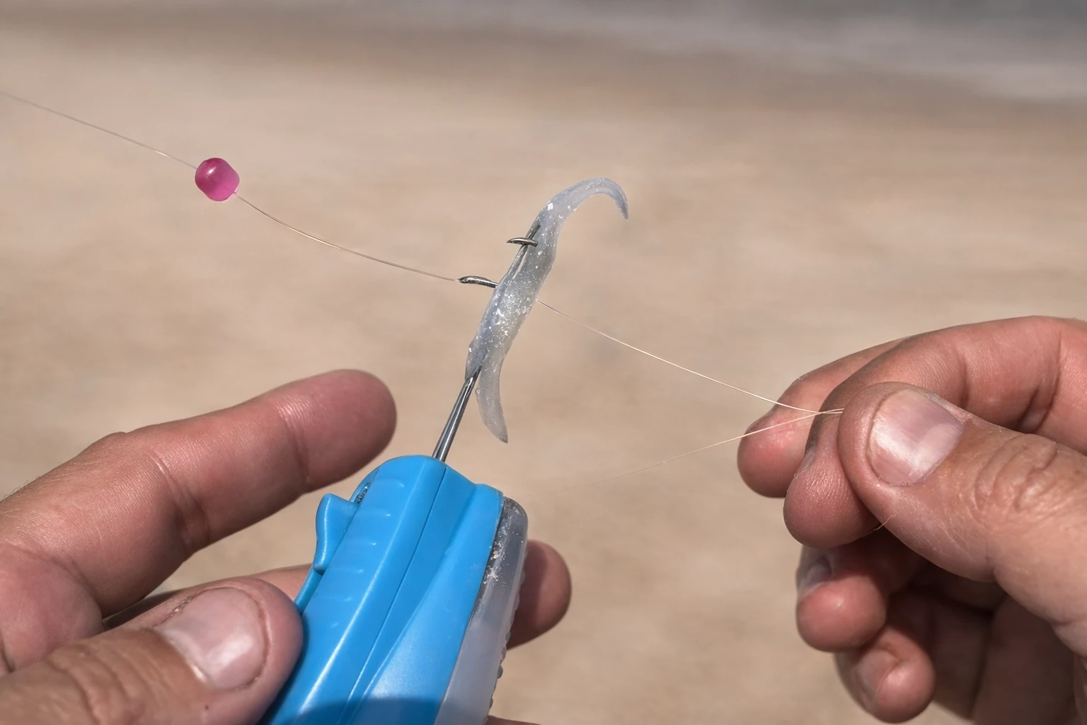 bait placed on the extended needles of the ELASTCASE 2x1